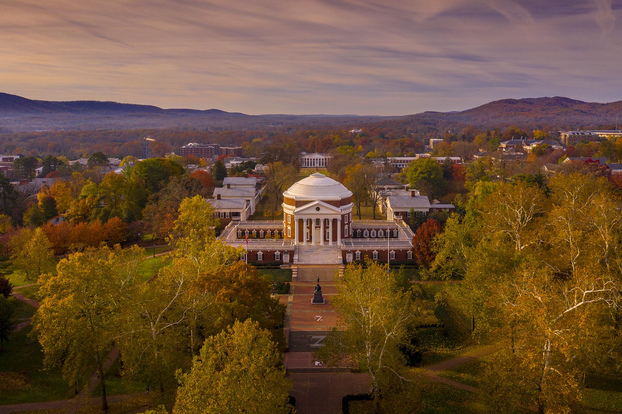 trường đại học ở mỹ UVA - University of Virginia